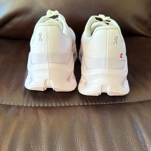 SALE🩷On clouds Women's pink & white Running Shoes - Picture 5 of 5